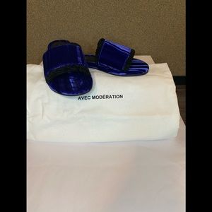 NIB-VELVET SLIDES SANDALS